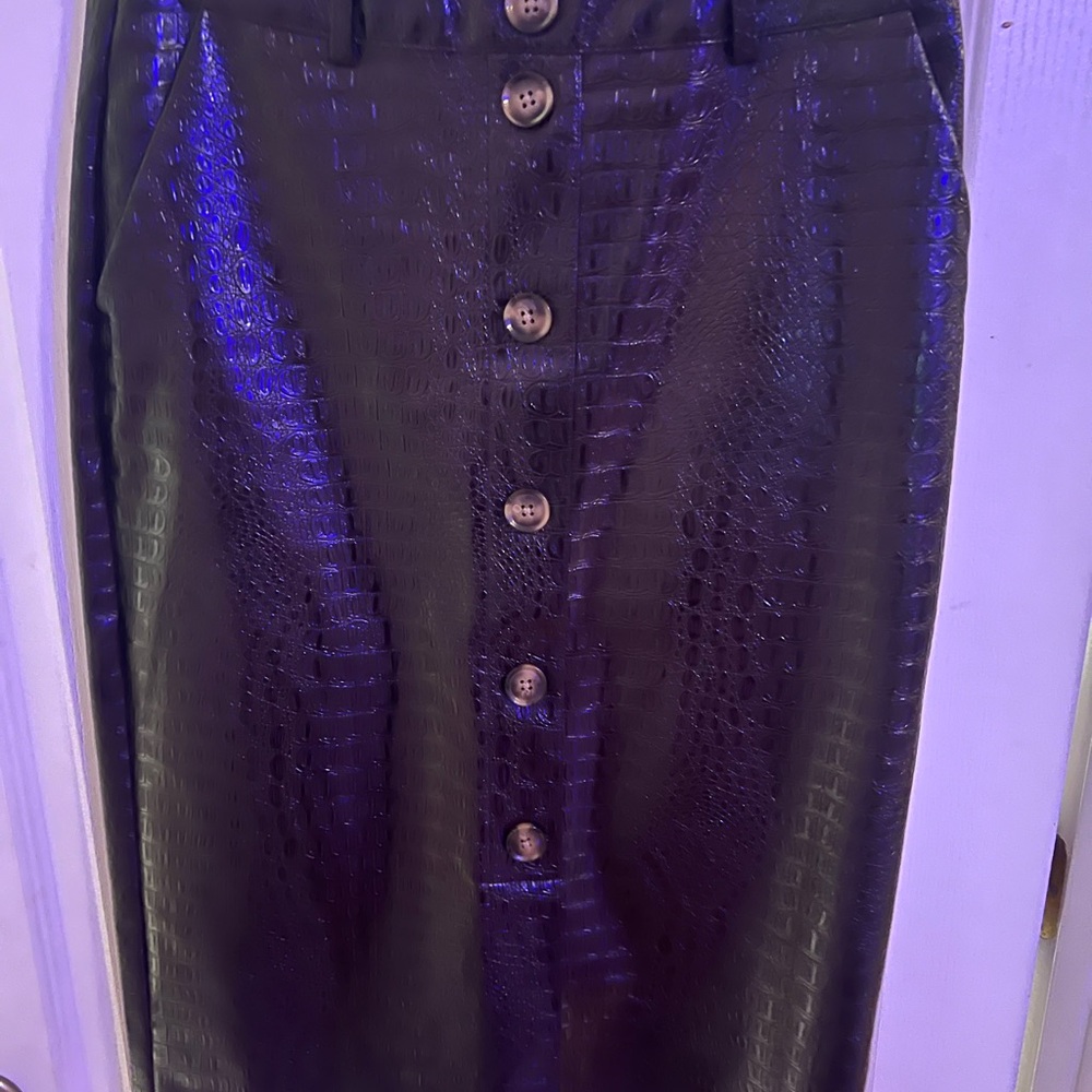 Beautiful skirt. Very stylish!